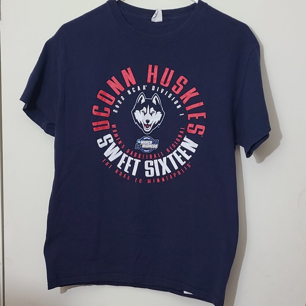 2022 UConn Huskies Women's Sweet Sixteen T-shirt Medium